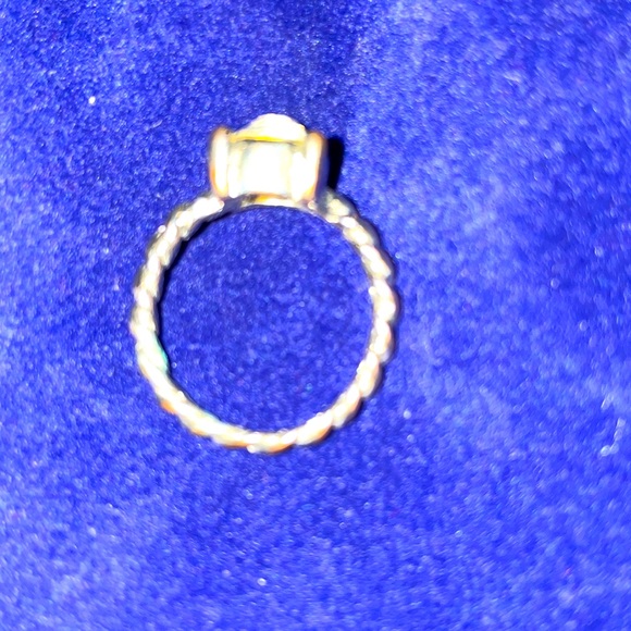 Size 7-pretty ring - Picture 2 of 2